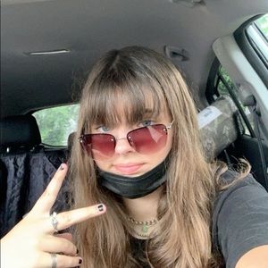 Meet your Posher, Ava